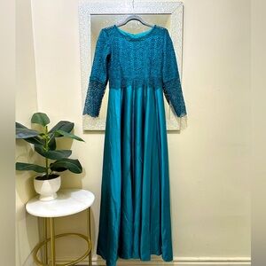 Green long sleeve dress